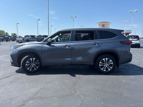 Used 2023 Toyota Highlander XLE AWD/4WD image 5