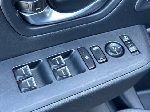 Used 2025 Honda Pilot Black Edition image 13