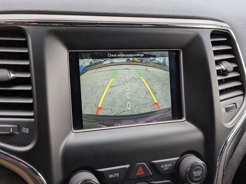 Certified 2020 Jeep Grand Cherokee Laredo image 17