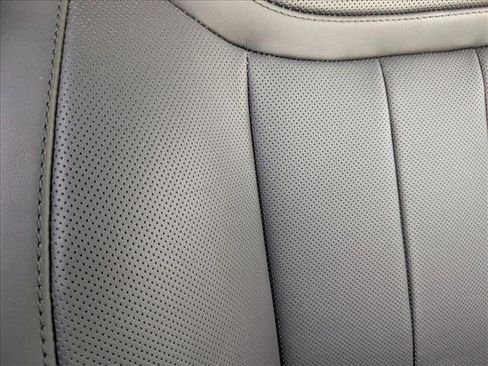 Used 2025 Land Rover Range Rover Long Wheelbase SE image 20