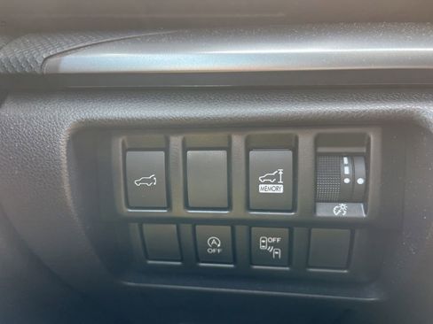 Used 2020 Subaru Forester Premium AWD/4WD image 23