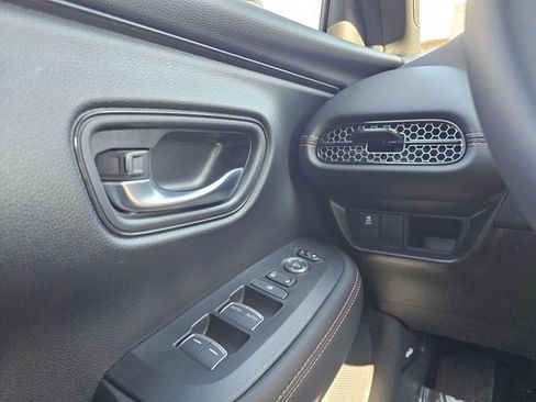 Certified 2025 Honda HR-V Sport image 27