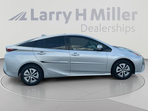 Used 2017 Toyota Prius Three FWD image 6