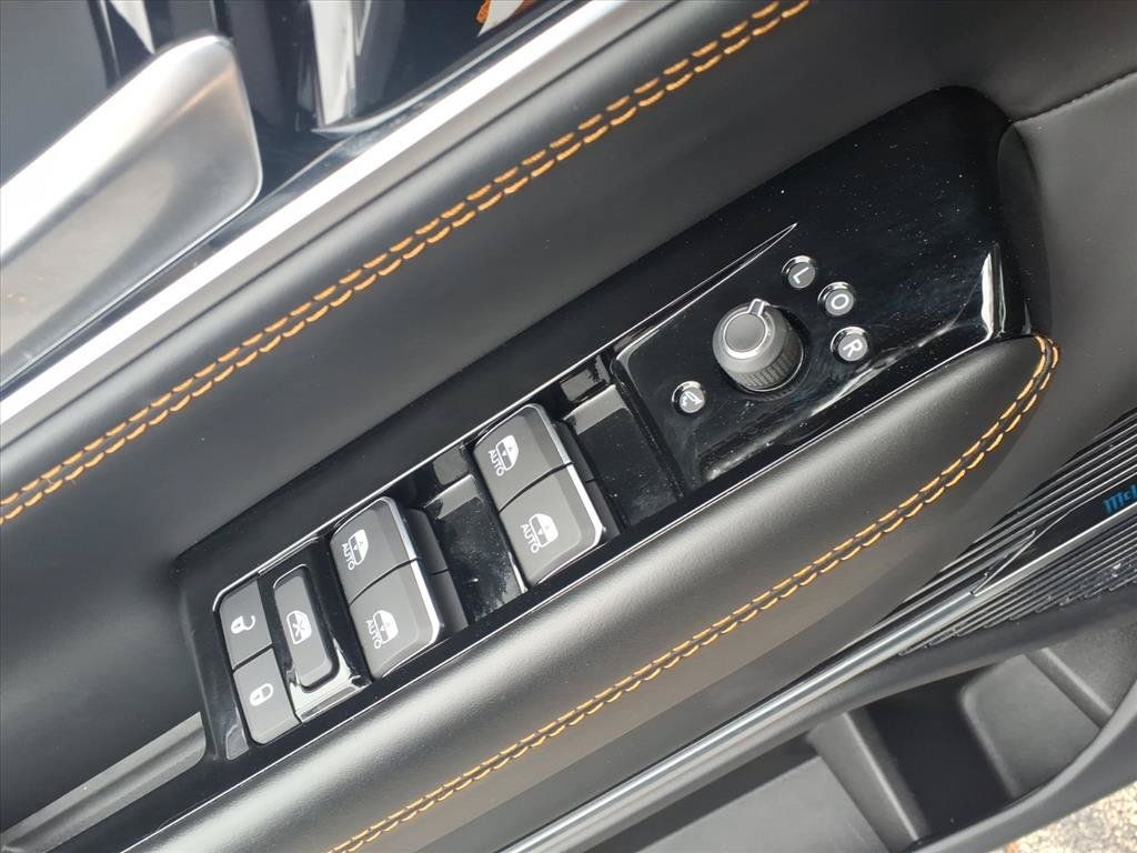 Used 2024 Jeep Grand Wagoneer Series III w/ HD Trailer Tow Package AWD/4WD image 16
