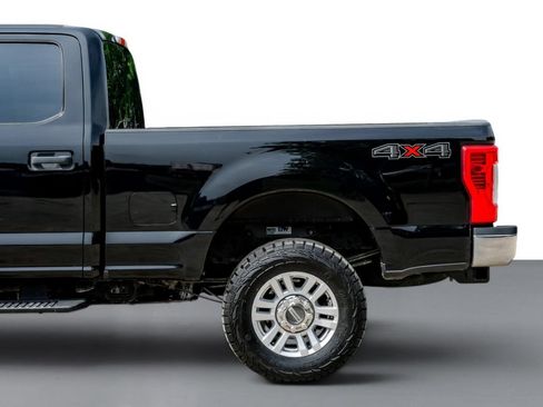 Used 2018 Ford F250 XL w/ STX Appearance Package AWD/4WD image 11