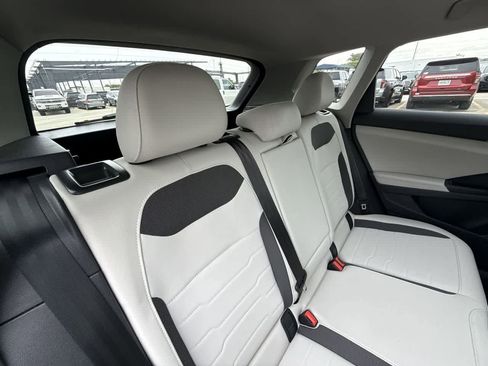 Used 2025 Volkswagen Taos SE FWD image 26