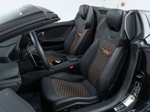 Used 2024 Lamborghini Huracan EVO image 24