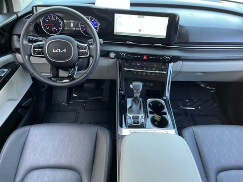 Used 2023 Kia Carnival EX FWD image 17
