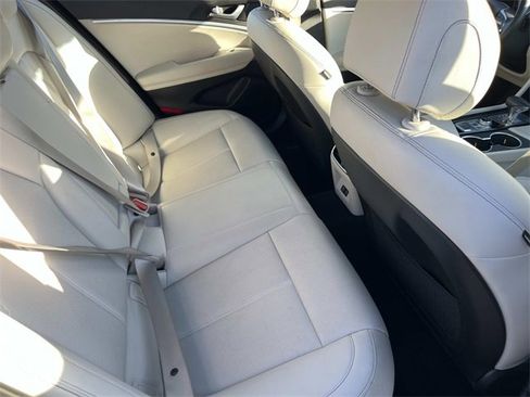 Used 2024 Genesis G70 2.5T image 19