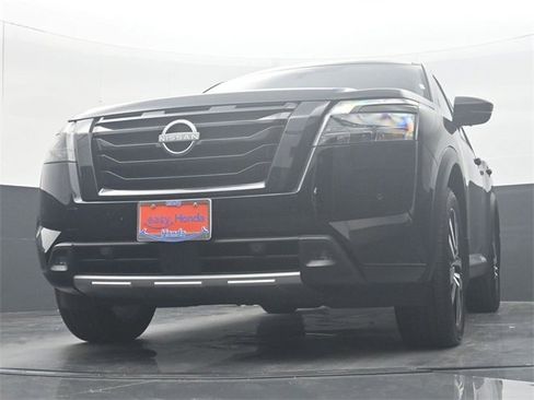 Used 2025 Nissan Pathfinder Platinum w/ Black Appearance Package image 29