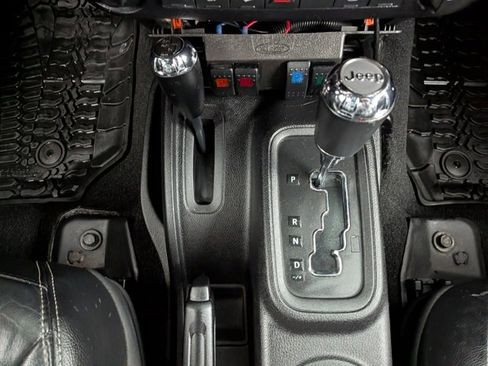 Used 2016 Jeep Wrangler Unlimited Rubicon image 39