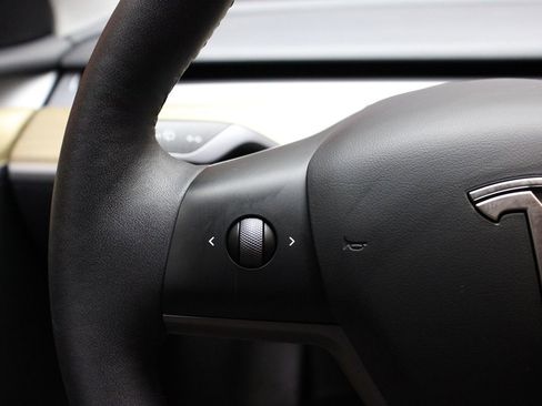 Used 2023 Tesla Model Y Performance image 34