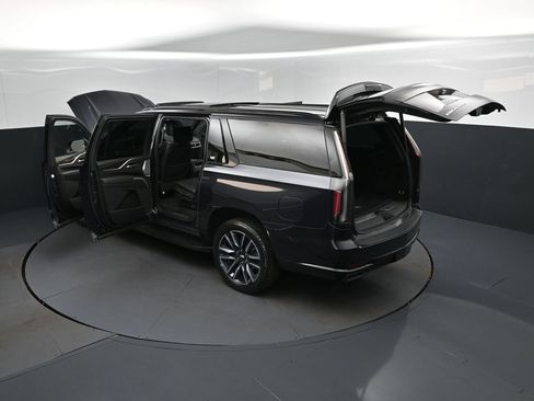 Used 2023 Cadillac Escalade ESV Sport Platinum RWD image 2