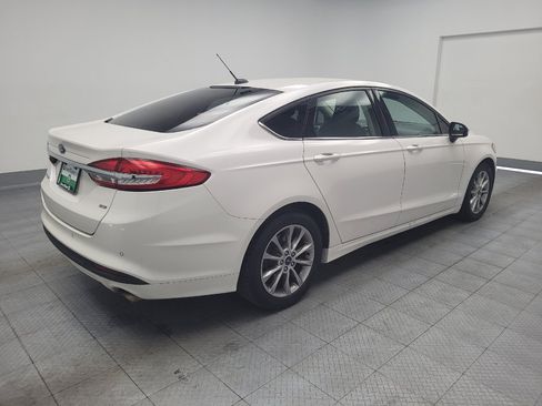 Used 2017 Ford Fusion SE w/ Fusion SE Technology Package FWD image 9