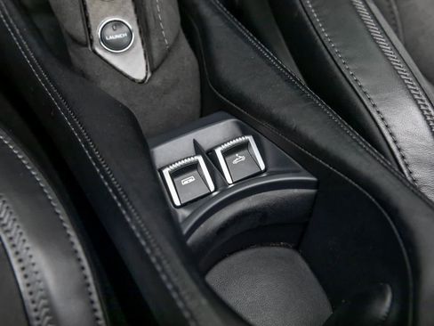 Used 2023 McLaren 720S Spider image 34