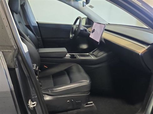 Used 2021 Tesla Model Y Long Range image 5