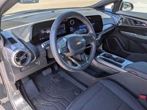 Used 2025 Chevrolet Equinox EV LT image 9