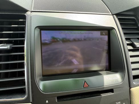 Used 2013 Ford Taurus SEL FWD image 9