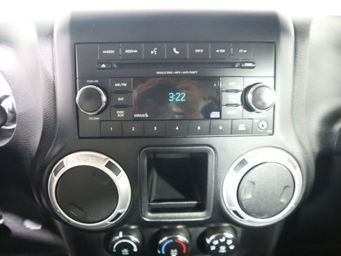 Used 2015 Jeep Wrangler Rubicon w/ Connectivity Group AWD/4WD image 39