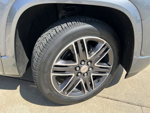 Used 2022 GMC Acadia Denali w/ Denali Ultimate Package image 5