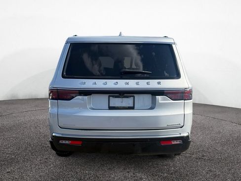 Used 2023 Jeep Wagoneer L Series III w/ Preferred Equipment Group AWD/4WD image 4