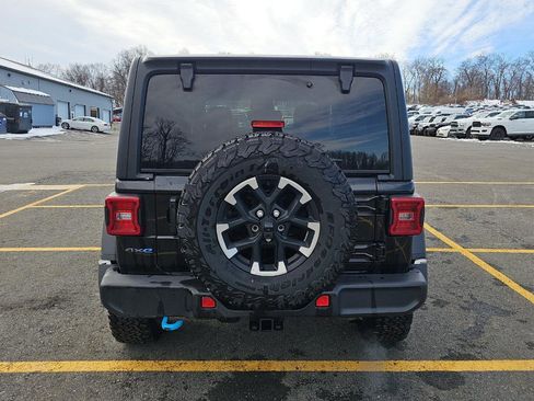 Used 2025 Jeep Wrangler Unlimited Rubicon 4xe w/ Convenience Group AWD/4WD image 5