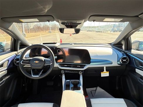 New 2026 Chevrolet Equinox EV LT w/ Convenience Package II image 19