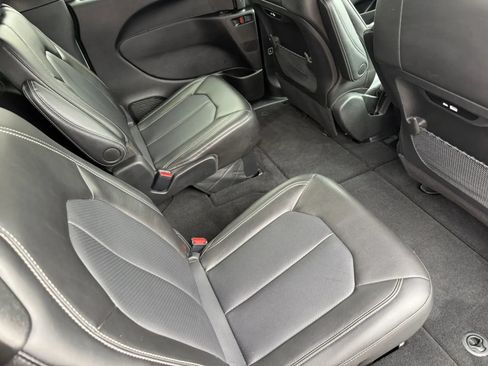 Used 2025 Chrysler Pacifica Select FWD image 35