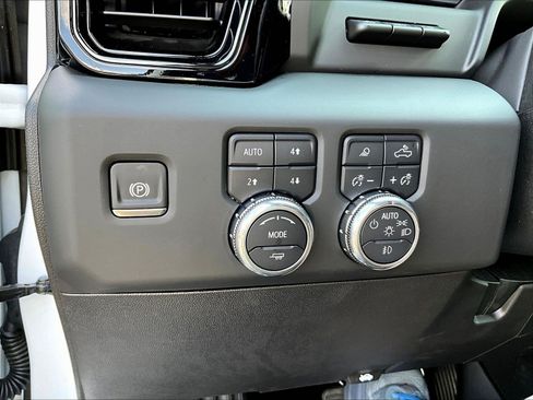 Used 2025 GMC Sierra 2500 AT4X AWD/4WD image 16