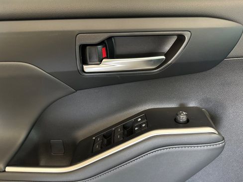 New 2026 Toyota Highlander XLE AWD/4WD image 11