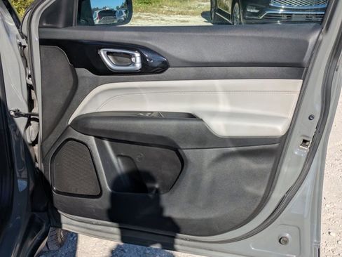 Used 2023 Jeep Compass Limited image 27