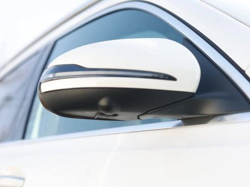 Certified 2022 Mercedes-Benz GLB 250 4MATIC w/ Premium Package Lite image 30