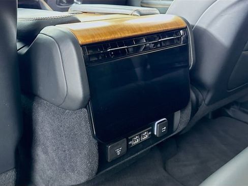 Used 2023 Jeep Grand Wagoneer L Series III w/ Rear Seat Video Group 1 AWD/4WD image 28