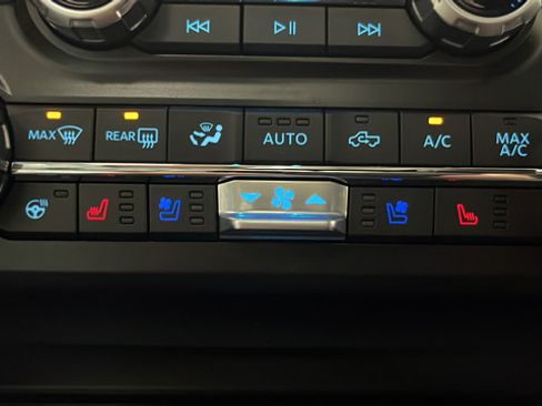 Used 2026 Ford F250 Platinum AWD/4WD image 30