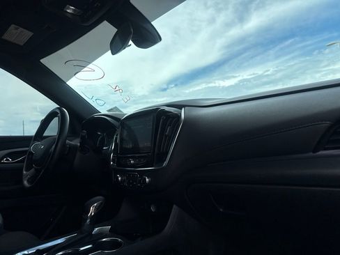 Used 2023 Chevrolet Traverse LT FWD image 25