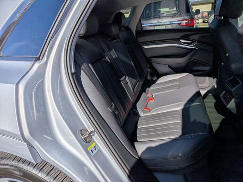 Used 2022 Audi e-tron Premium w/ Convenience Plus Package image 31