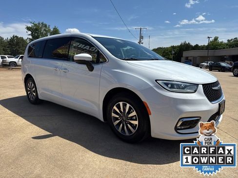 Certified 2023 Chrysler Pacifica Touring-L FWD image 3