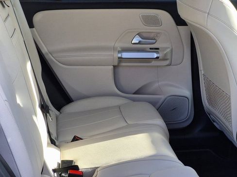 Used 2021 Mercedes-Benz GLB 250 image 22