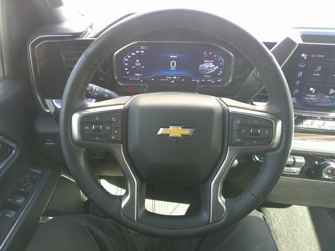 Used 2024 Chevrolet Silverado 2500 LT w/ Convenience Package image 18