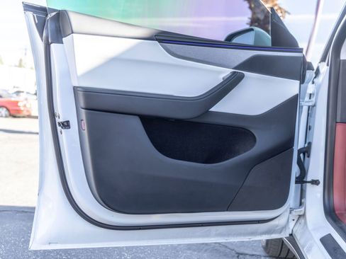 Used 2026 Tesla Model Y 2WD image 8