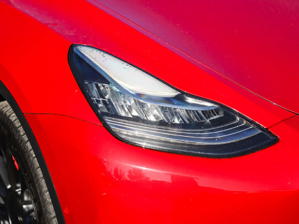 Used 2022 Tesla Model Y Long Range AWD/4WD image 4