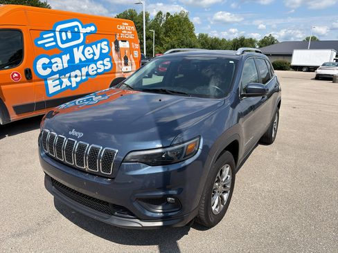 Used 2019 Jeep Cherokee Latitude Plus w/ Comfort/Convenience Group AWD/4WD image 3