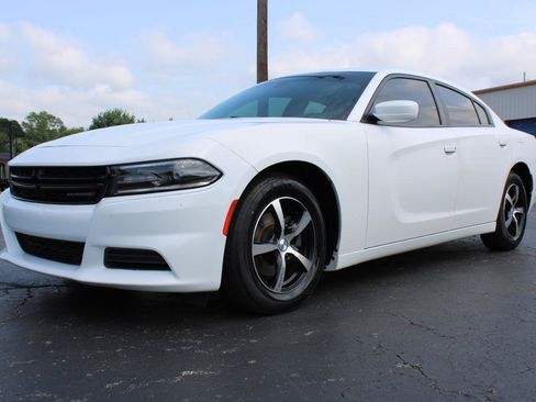Used 2020 Dodge Charger SXT w/ Leather Interior Group RWD image 11