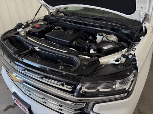 Used 2021 Chevrolet Suburban Premier w/ Premium Package AWD/4WD image 18
