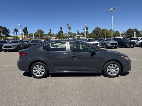 Used 2025 Toyota Corolla LE image 5
