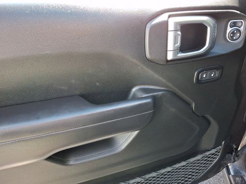 Used 2019 Jeep Wrangler Sport AWD/4WD image 12