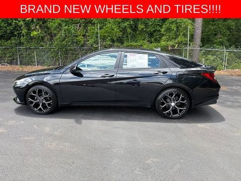 Used 2023 Hyundai Elantra SEL w/ Convenience Package FWD image 2