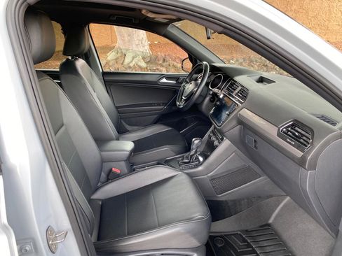 Used 2018 Volkswagen Tiguan SEL w/ R-Line Package image 65