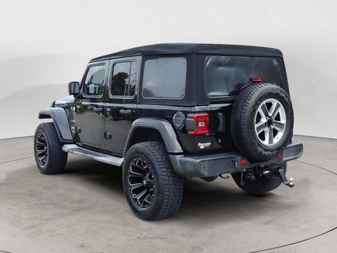 Used 2018 Jeep Wrangler Unlimited Sahara AWD/4WD image 7