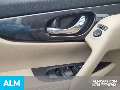 Used 2020 Nissan Rogue SV image 13